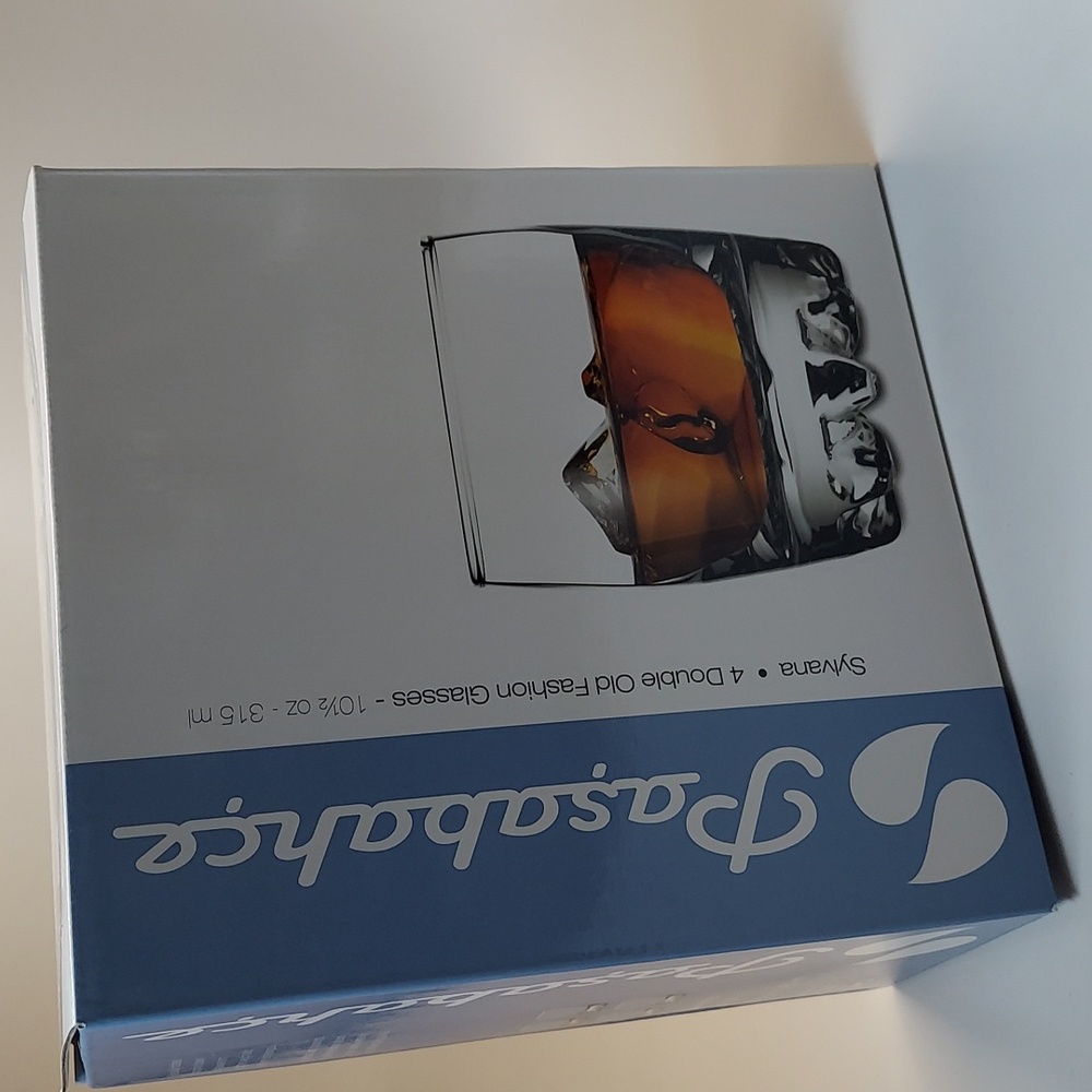 Pasabahce set of 4 glasses New in box